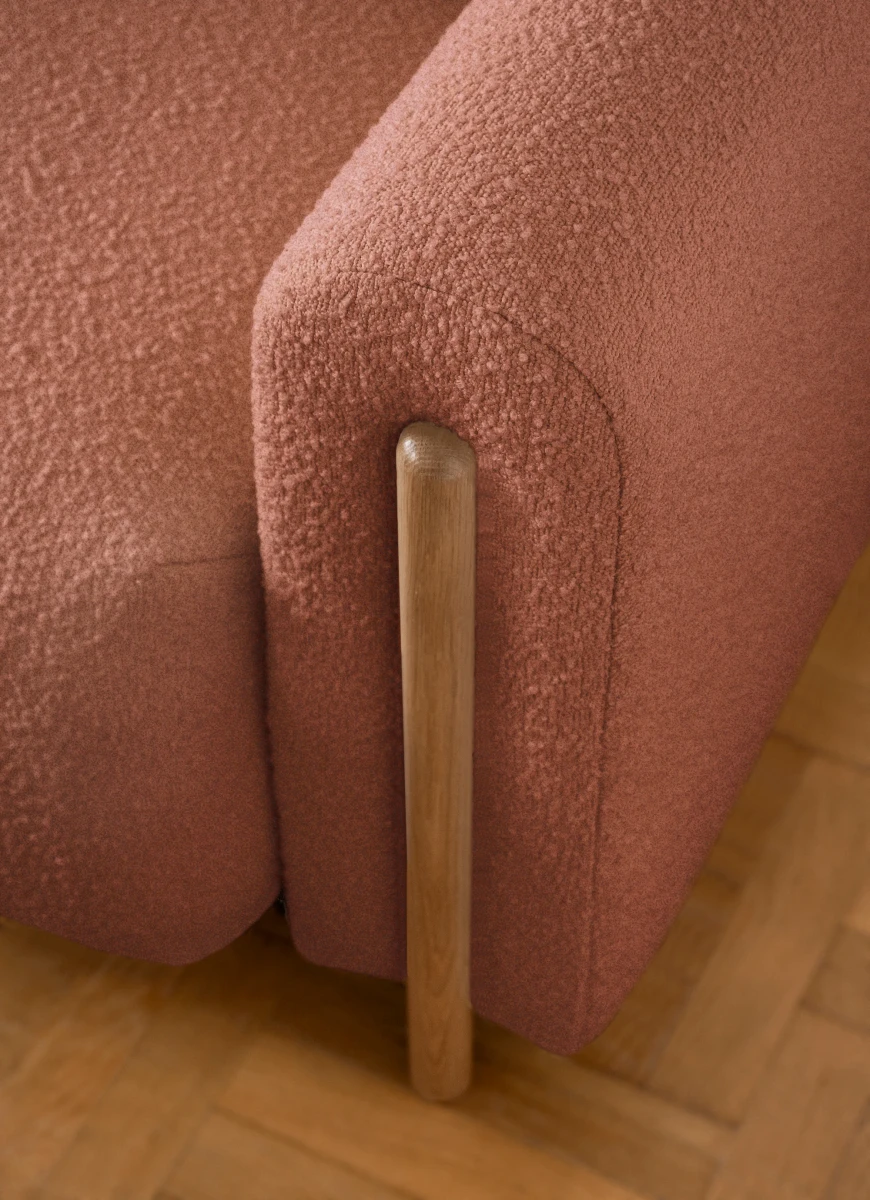 SOFA KANAPA DAFNE TKANINA JAFFRAY 30 DĄB ARANŻACJA DETALE NÓŻKI.webp