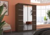 Nowoczesna Szafa przesuwna Nordic 150 cm Orzech Ciemny z lustrem w salonie