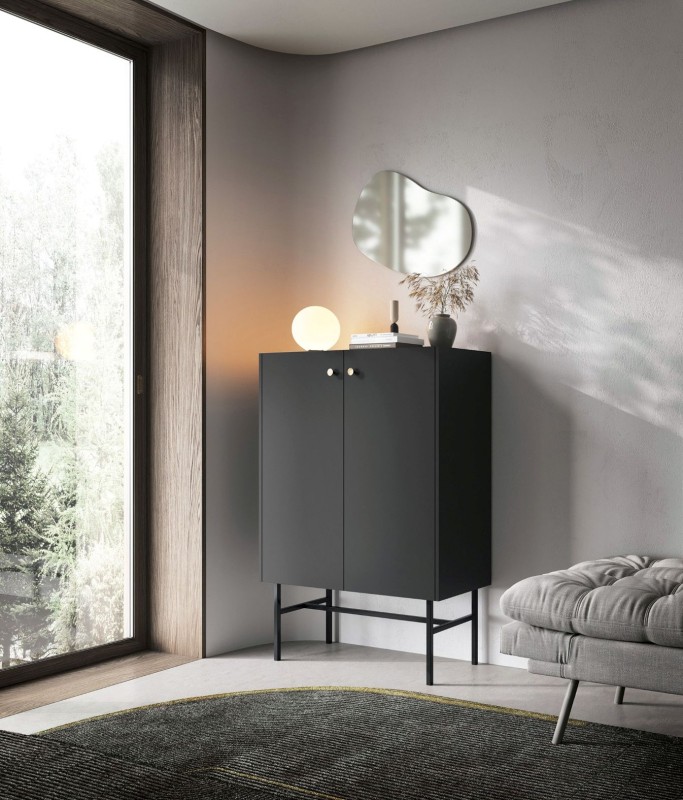 Nowoczesna Komoda BELO 2D Czarna na Wysokich Metalowych Nóżkach w Salonie