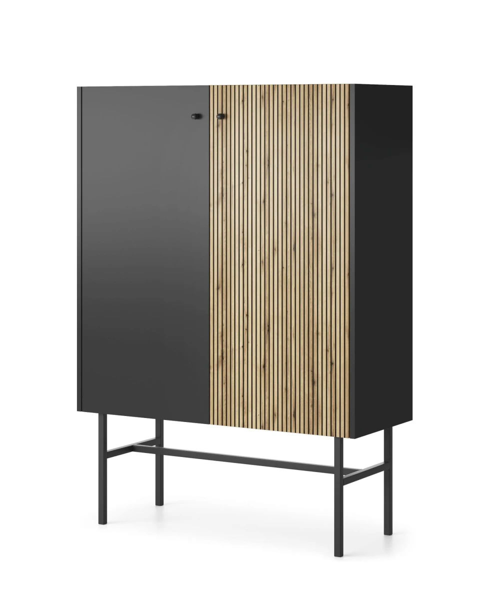 Zdjęcie Prezentujące Komodę BELO 2D Czarną z Lamelami na Wysokich Metalowych Nóżkach