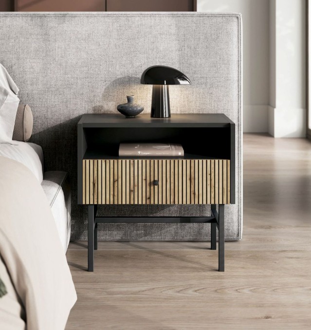 Stolik Nocny BELO 55 cm Czarny z Lamelami na Wysokich Nóżkach w Aranżacji Sypialni