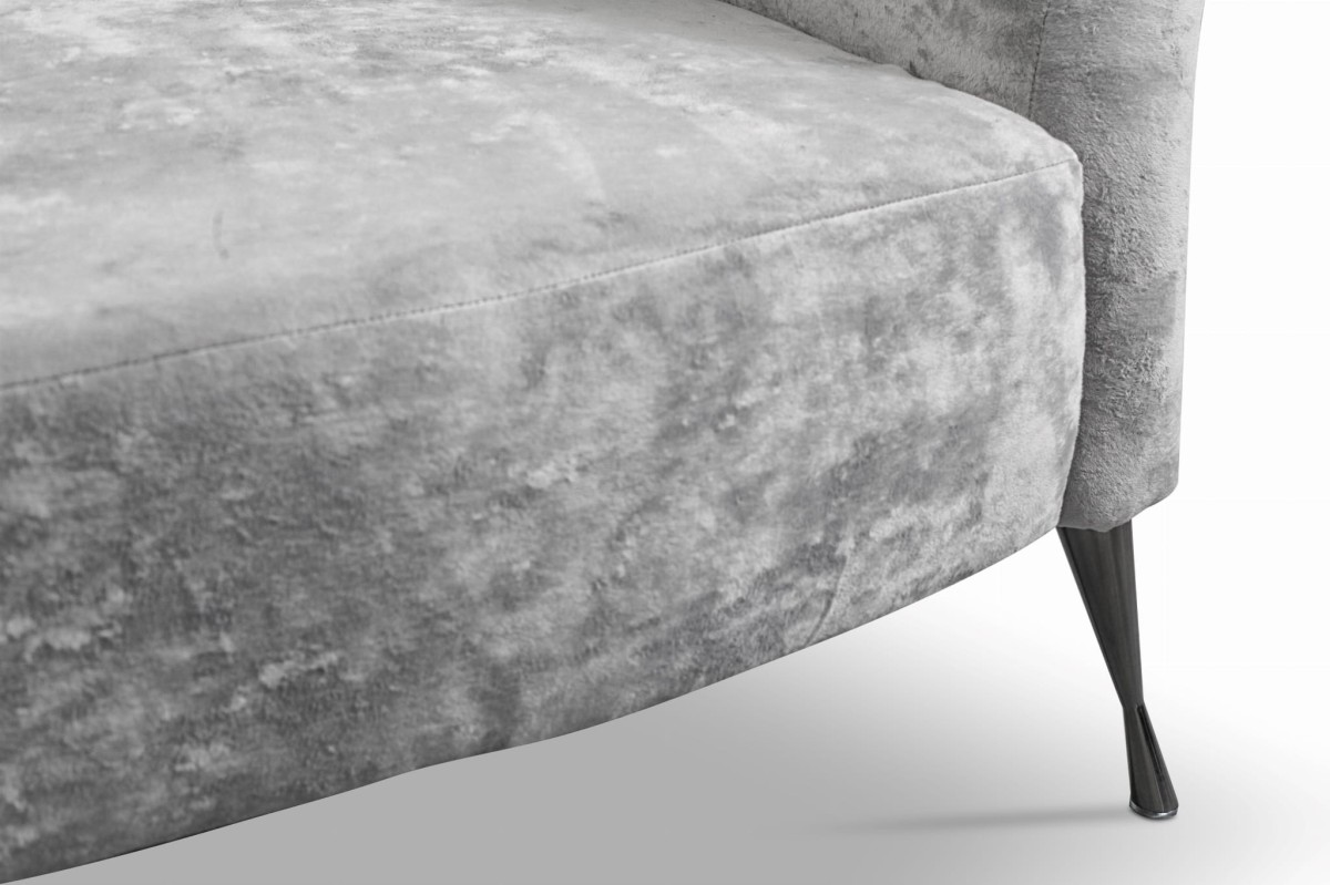 Sofa ADRIA Muszelka Tkanina Eureka 2132 Kanapa Nowoczesny Szara Velvet Welur Siwa Srebrna Detale Czarna Noga .jpg
