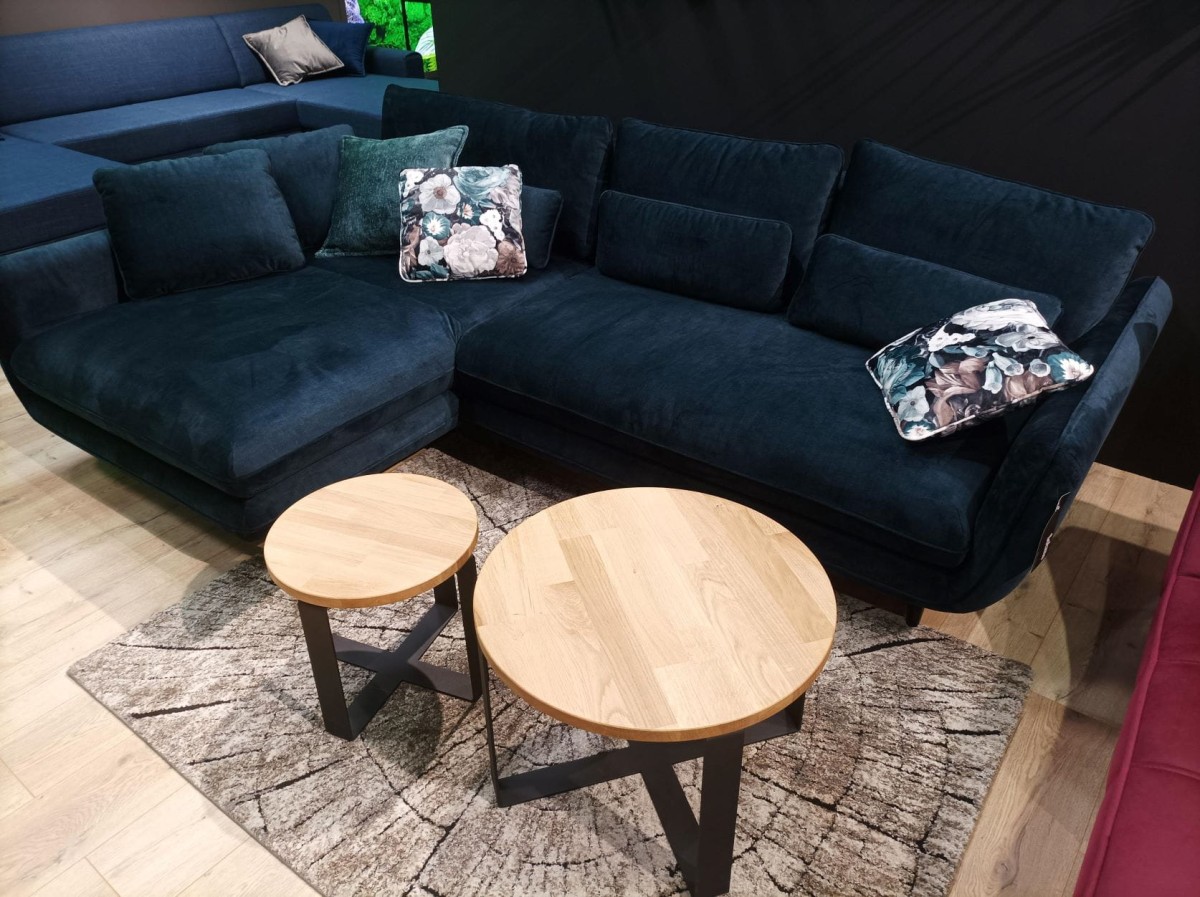 Narożnik Solano Tkanina Vogue 13 Do Salonu Pokoju Gościnnego Wysokie Drewniane Nóżki z Funkcją Spania i Pojemnik na Pościel Styl Nowoczesny LOFT Stoliki Codo.jpg
