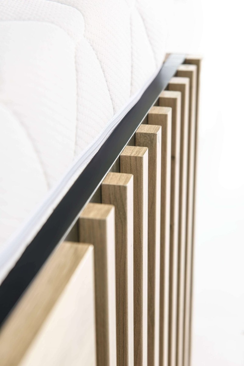 Łóżko KALI Lamele Dąb Artisan Czarna Nowoczesne do Sypialni Detale Rama Łóżka.jpg