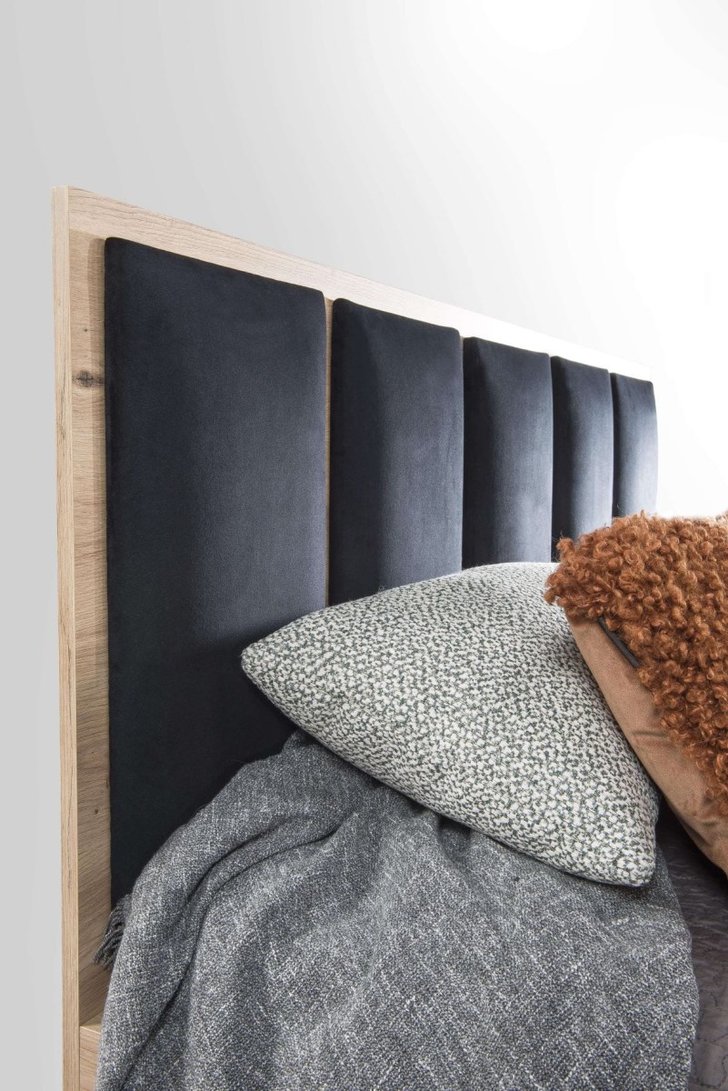 Łóżko KALI Lamele Dąb Artisan Czarna Nowoczesne do Sypialni Detale Zagłowie Czarne Tapicerowane.jpg