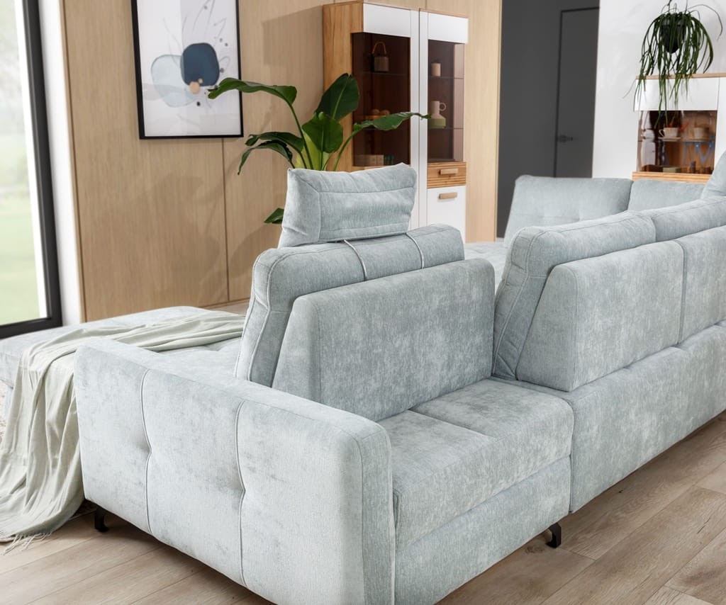 Nowoczesny Narożnik NAWE 2 z Mobilnym Nagłówkiem w Salonie