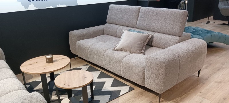 Sofa Plaza 3- Osobowa regulowane zagłówki Styl LOFT Wysokie Czarne Nóżki .jpg