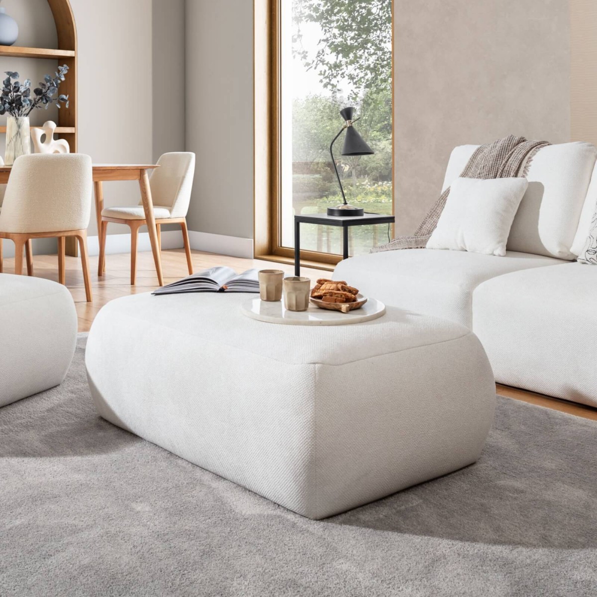 Nowoczesna Pufa DIONIZOS  w Salonie