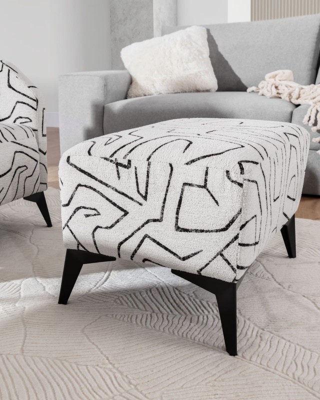 Zdjęcie Prezentujące Pufę FIGARO 63 cm z Wysokimi Nóżkami w Salonie