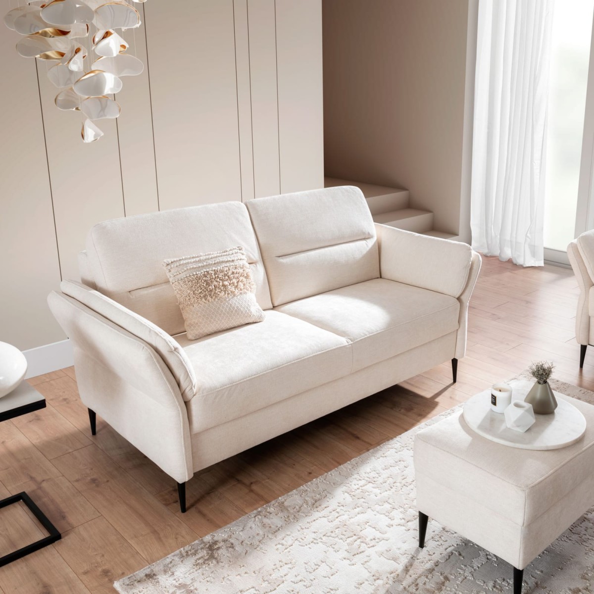 Dwuosobowa Sofa FOSANO 175-210 cm i Pufa na Wysokich Nóżkach do Salonu