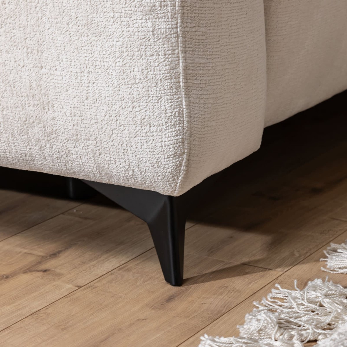 Zdjęcie Prezentujące Czarne Nóżki Sofa Modułowa 238 cm GRAPPA