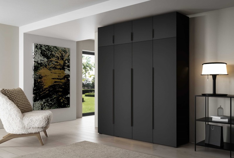 szafa 2m nadstawka front gładki czarna  uchwyt aranżacja.jpg