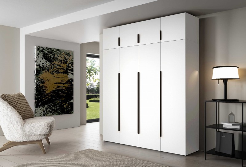 szafa 2m nadstawka front gładki biala uchwyty aranżacja.jpg