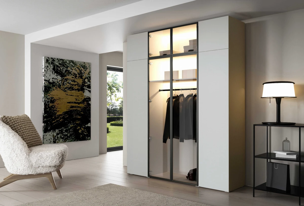 szafa 2m nadstawka front gładki kaszmir szklo czarna ramka aranżacja.jpg