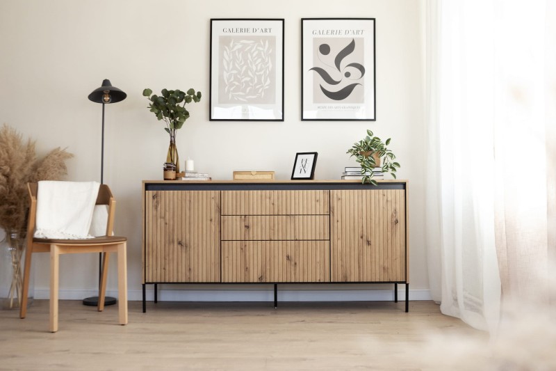 TR1DAC-V2_01a KOMODA TREND DĄB ARTISAN CZARNY ARANŻACJA.jpg